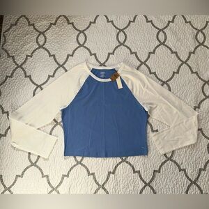 PINK Victoria’s Secret Blue and White Cropped Raglan Shirt Women’s size Large